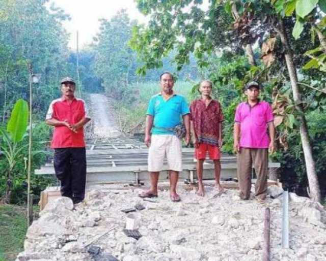 Ini Baru Jempol, Jembatan Penghubung Desa Sono Mondokan-Gading Tanon Sragen Malah di Bangun Seorang Dermawan