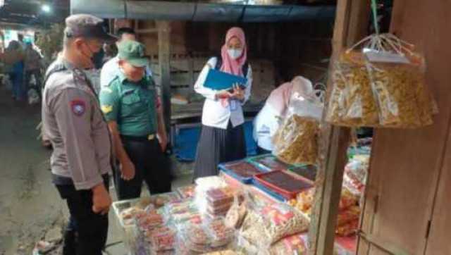 Operasi Pengawasan dan Pembinaan Obat-Pangan, Polsek Gemolong Bersama Gabungan Temukan Jenis Makanan Kadaluwarsa