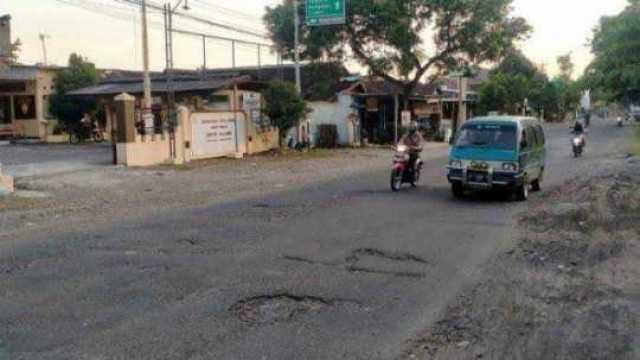 Beberapa Ruas Jalan Provinsi di Kabupaten Sragen Banyak Yang Rusak, APBN Gelontorkan Rp 99 Miliar Mulai Pekan Depan