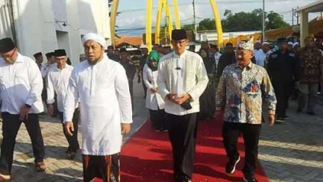 Kunjungan Menteri Pariwisata dan Ekonomi Kreatif Sandiaga Uno ke Pondok Pesantren Salafiyah Syafi''iyah Sukorejo