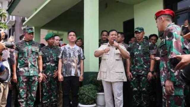 Bersama Walkot Solo, Prabowo Bagikan Motor dan Alat Komunikasi Baru ke Babinsa