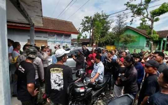 Kantor Pemerintahan Desa Karanggeneng Boyolali di Geruduk Ratusan Warga, Mereka Tolak Boyongan Soal Status Kependudukan