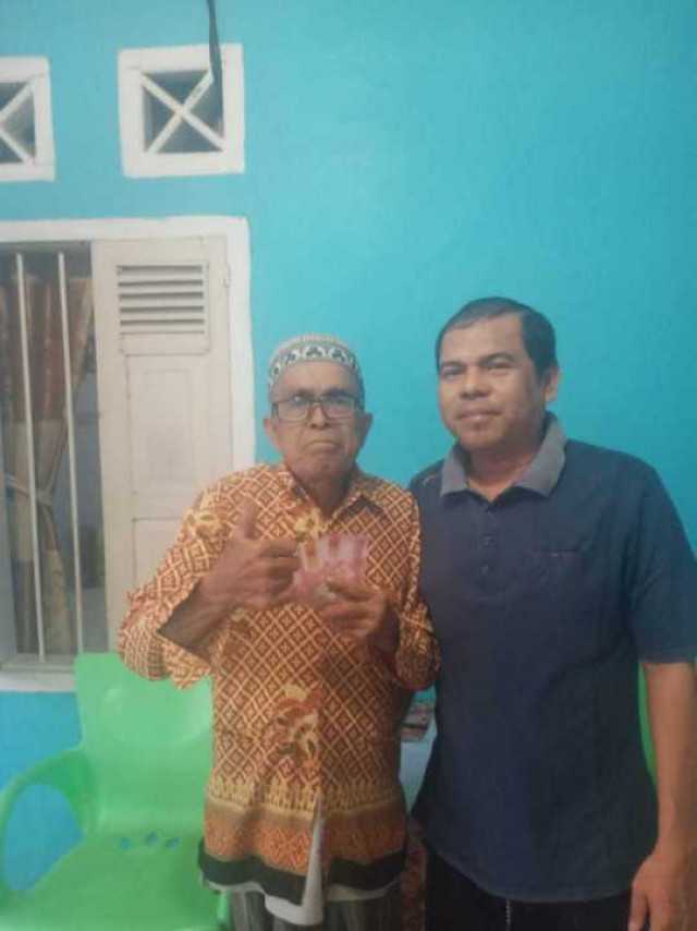 Kades Jayapura (Lengot) Kecamatan Jayapura OKU Timur Beri Bantuan Sosial Pada Warga Yang Keracunan Jamur 