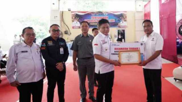 Bupati Lanosin Beri Penghargaan Kepada 3 Kecamatan Dan 6 Desa, ini Kategorinya