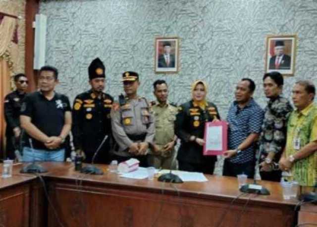 DPD LLMB Kab. Pelalawan sampaikan aspirasi warga Pelalawan langsung bersama Ketua DPRD Kab. Pelalawan 