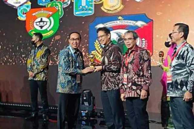 Pemkab. Sukabumi Menerima Penghargaan UHC Award Tahun 2023 Dari KEMENKO PMK Republik Indonesia