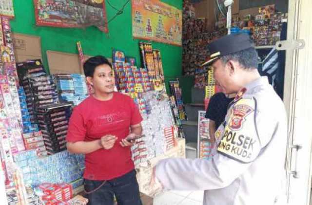 Pol Airud Polres Sukabumi Sigap Membantu Laka Laut