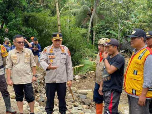 KAPOLRES SUKABUMI MEMINTA AKSES JALAN MASYARAKAT SEGERA DIPERBAIKI.