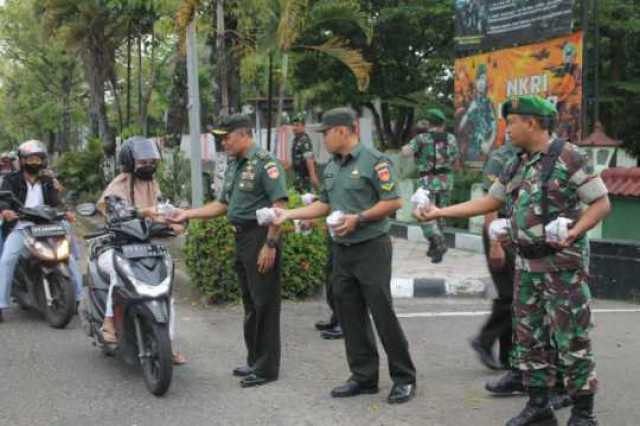 Tebar Keberkahan, Kodim Sragen Gelar Pembagian Takjil di Bulan Ramadhan