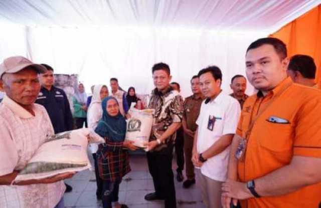 Bupati OKU Timur Serahkan Bantuan Cadangan Pangan Dari Pemerintah Pusat