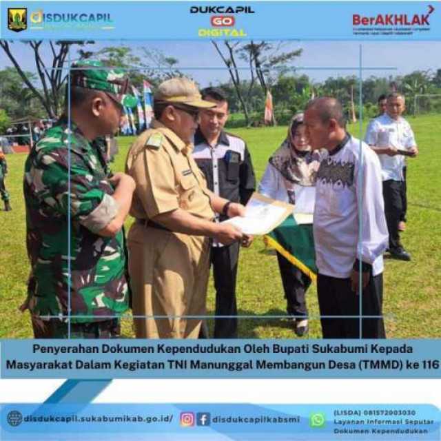 Penyerahan Dokumen Kependudukan Oleh Bupati Sukabumi Kepada Masyarakat Dalam Kegiatan TNI Manunggal Membangun Desa (TMMD)