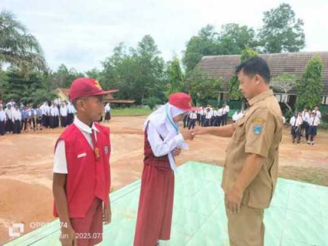 SMP Negeri 1 Semendawai Suku III Gelar MPLS