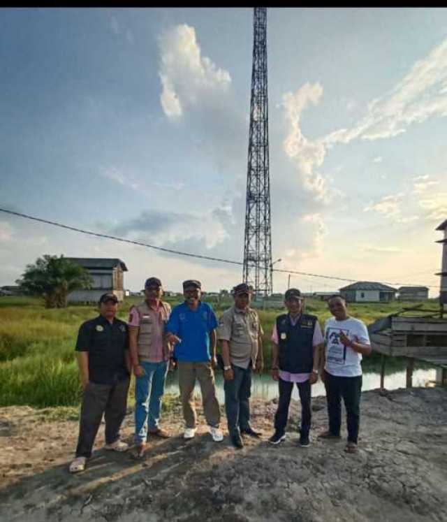 Lembaga Aliansi indonesia beserta kades simpang tiga induk mengecek BTS Excelcomindo