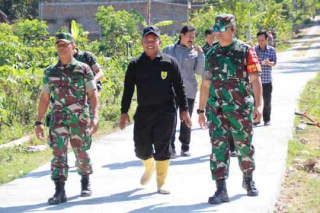 Pengerjaan Pengecoran TMMD Sengkuyung Tahap II, Dandim Sragen Apresiasi Tim Bekerja Dengan Cepat