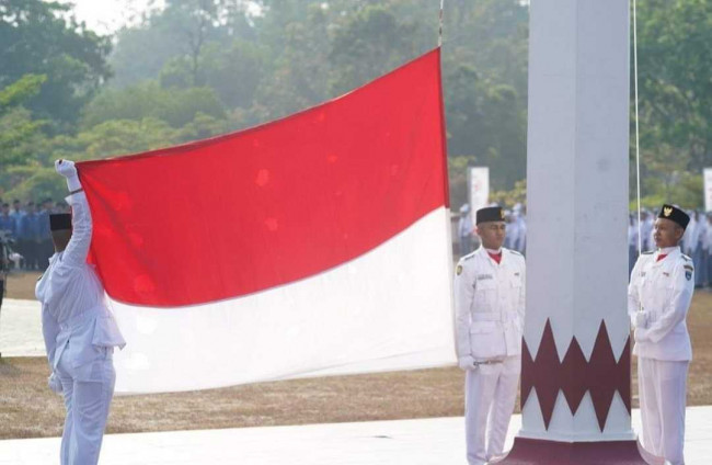 Peringatan HUT RI Ke-78, Pemkab OKU Timur Kibarkan Bendera Merah Putih