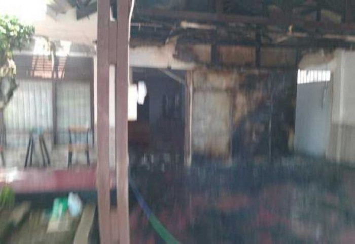 11 Damkar diterjunkan atasi kebakaran rumah dinas Dirlantas Polda Sulsel