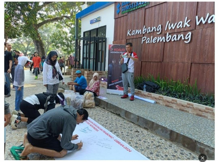 Ratusan Masyarakat Palembang Antusias Tandatangani Dukungan Prabowo - Gibran di Kambang Iwak.