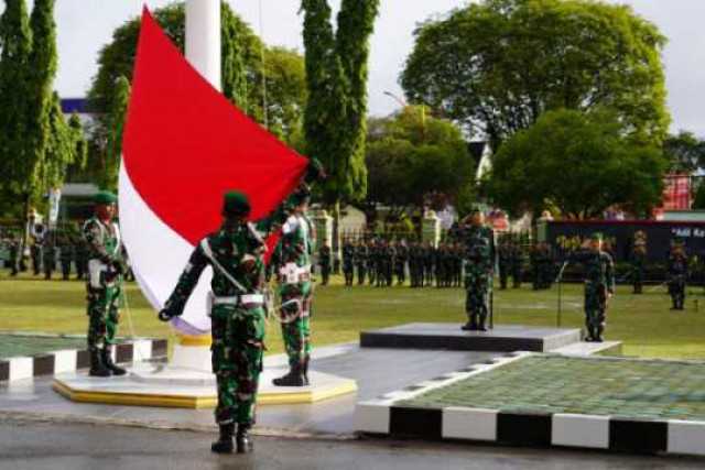 Kasrem 102/Pjg Pimpin Upacara Bendera 17-an Bulan Januari