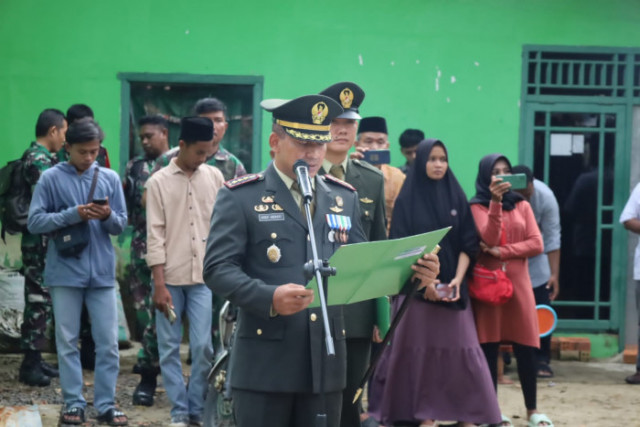 Dandim 0418/Palembang Kolonel Czi Arief Hidayat.M.Han Pimpin Upacara Pemakaman Anggota Secara Militer