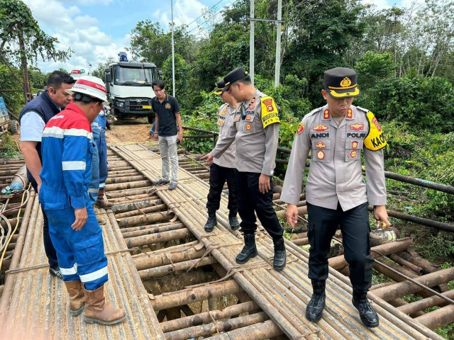 Kapolres Musi Rawas Sidak Jembatan Penghubung Kabupaten Musi Rawas-Kabupaten Pali, Pengendara Dilarang Melintas