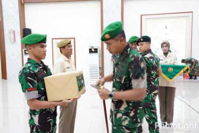 Danrem 102/Pjg Lepas Cuti Lebaran Serta Berikan Bingkisan