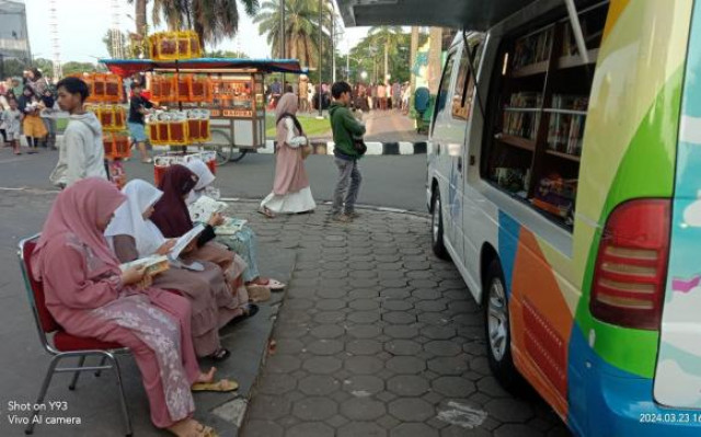 DPAD Kota Tangerang Ramaikan Ramadan dengan Pelayanan Mobil Perpustakaan Keliling "Ngabuburead"