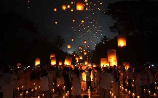 Puncak malam Waisak, ribuan lampion terangi langit Candi Borobudur