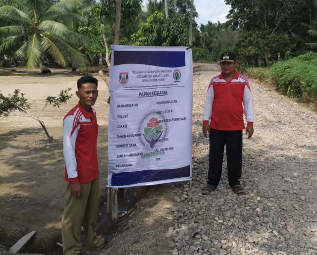 Realisasikan Dana Desa, Pemdes desa Purwosari Bangun Pengerasan Jalan Lingkungan