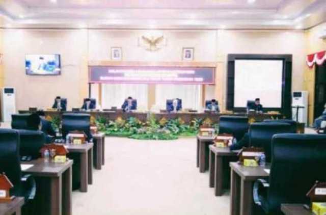 Hadiri Rapat Paripurna, Bupati OKU Timur Paparkan Capaian Tahun 2023