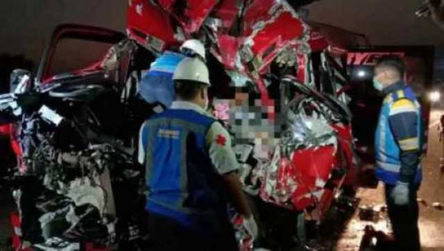 Mobil Elf yang seruduk tronton di tol km 498, rombongan guru asal Surabaya hendak rekreasi ke Yogyakarta
