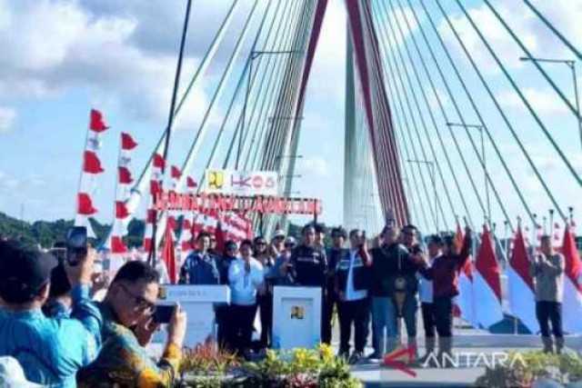 Disaksikan artis dan influencer, Presiden resmikan Jembatan Pulau Balang pendukung infrastruktur IKN