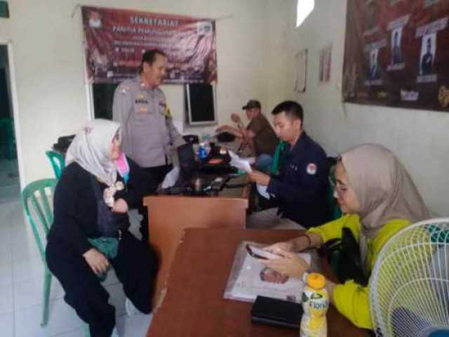 Bhabinkamtibmas Wilayah Hukum Polsek Ciampea Sambang Warga Berikan Pesan Kamtibmas