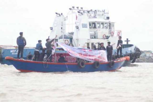 Puluhan Massa GAASS, Demo Tolak Angkutan Batu Bara melintasi Sungai Musi
