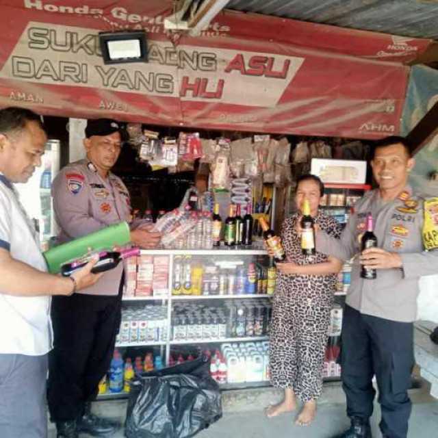 Polsek Rumpin Gelar Operasi Miras Puluhan Botol Miras Ilegal Di Amankan