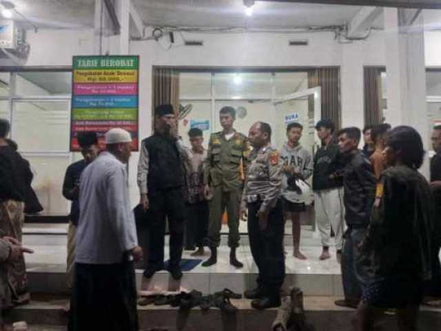 Polsek Ciampea Bersama Unit Laka Lantas Sat Lantas Polres Bogor Tangani Laka Lantas Kampung Cibitung Kemang Desa Cibitung Tengah Kecamatan Tenjolaya.