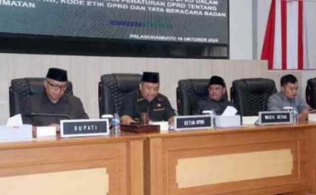 Agenda Pandangan Umum Fraksi RAPERDA APBD 2025 Dihadiri Bupati Sukabumi