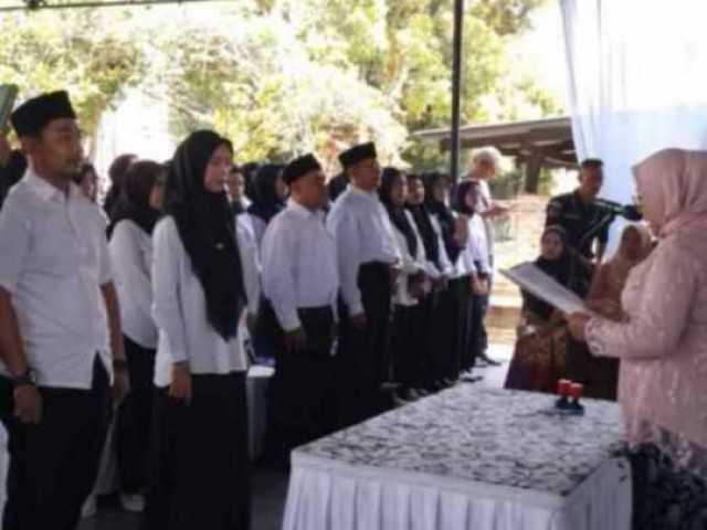 Sekitar 253 petugas dilantik dan disumpah untuk mengawasi pilkada.