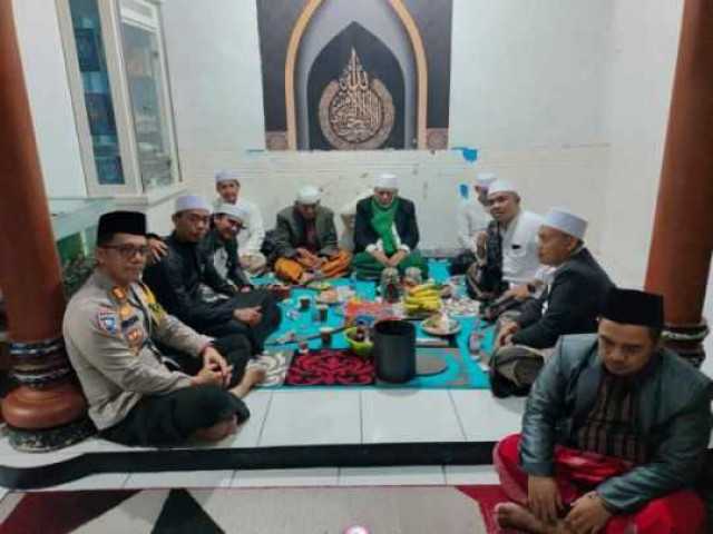Kapolsek Caringin Hadiri Maulid Nabi Muhammad SAW, Beri Pesan Moral Sukseskan Pilkada Serentak 2024 Netralitas Dan Jaga Kamtibmas Wilayah Binaan.