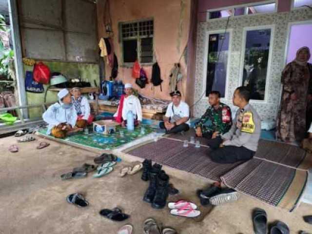 Sinergitas TNI-POLRI Wilayah Hukum Polsek Klapanunggal Deda Nambo Dan Desa Lulut Giat Cooling Sistem Sambang Tokoh Agama Dan Tokoh Masyarakat Pasca Pilkada Mantap Praja Serentak 2024 Agar Kondusif.