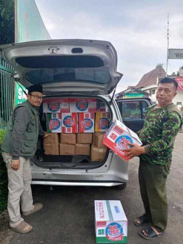 BAZNAS Kab. Sukabumi Mendistribusikan Bantuan Untuk Korban Banjir Di Ciemas Melalui Yayasan Garuda Sakti Indonesia (YGSI)