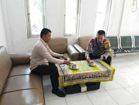 Bhabinkamtibmas Wilayah Gukum Polsek Jasinga Desa Pamargesi Giat COOLING Sistem Sambang Tokoh Masyarakat Beri Pesan dan Ajak Jaga Kamtibmas.