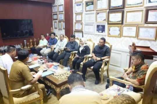 Bupati Enos Sambut Hangat Kunker Komisi II DPRD OKU Timur
