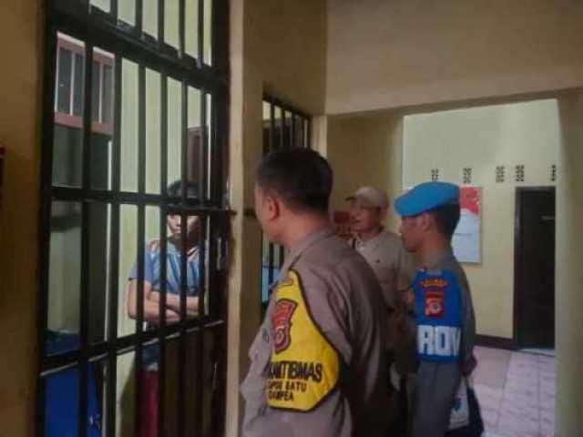 Provost Polsek Ciampea Polres Bogor Giat Coolling Sistem Laksanakan Kontrol Tahanan Dan Cek Kesehatan Serta Berikan Pesan Moral.