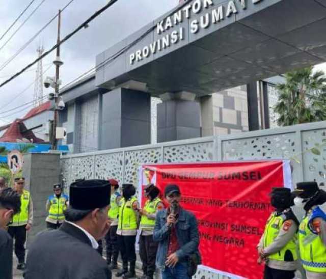 Menyampaikan aspirasi terkait korupsi,LSM Gempur Sumsel aksi
