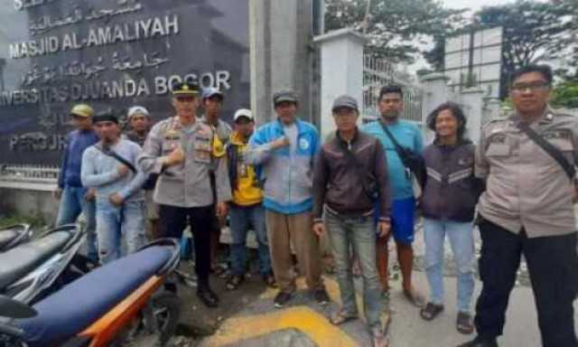Kanit Binmas Bersama Bhabinkamtibmas Polsek Ciawi Polres Bogor Giat Cooling Sistem Berikan Pembinaan Kepada Joki Dan Pak Ogah Warga Yang Berada Di jalur-jalur Alternatif Mulai Ciawi-Gadog Menuju Arah Puncak Kab. Bogor.