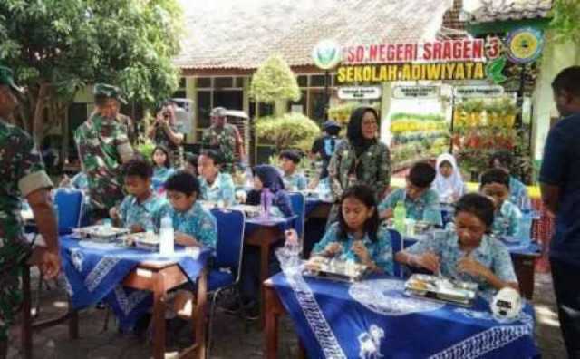 Prabowo Rogoh Kantong Pribadi untuk Biayai Uji Coba Makan Bergizi Gratis