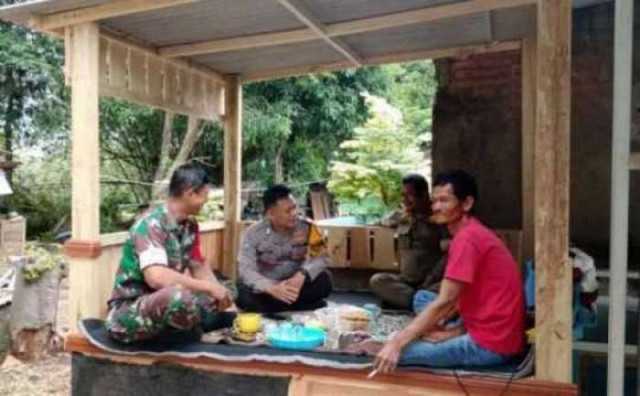 Sinergitas TNI-POLRI Wilayah Hukum Polsek Jonggol Giat Cooling Sistem Sambanv Warga Binaan Dialogis Kamtibmas Ajak Cegah Gangguan Kriminalitas.