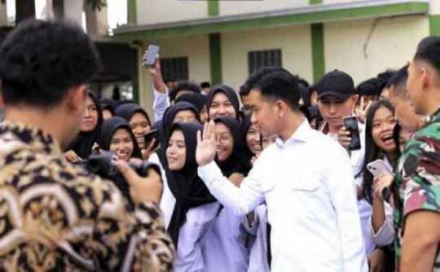 Wakil Presiden Gibran Tinjau Program Makan Bergizi Gratis di SMP Ki Hajar Dewantoro Kota Tangerang Gratis 