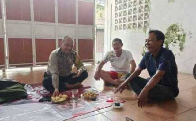 Bhabinkamtibmas Wilayah Hukum Polsek Dramaga Giat Cooling Sistem Silahturahmi Kamtibmas Jalin Keakraban Beri Pesan Kamtibmas Dan Ajak Jaga Kondusifitas Wilayah.