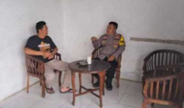 Bhabinkamtibmas Polsek Ciampea, Melaksanakan Silaturahmi Dengan Tokoh Masyarakat Untuk Sampaikan Pesan Kamtibmas.